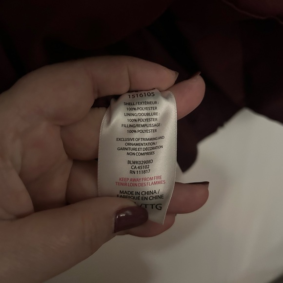 Bench Women’s Burgundy Insulated Vest size 2xl - Picture 4 of 5